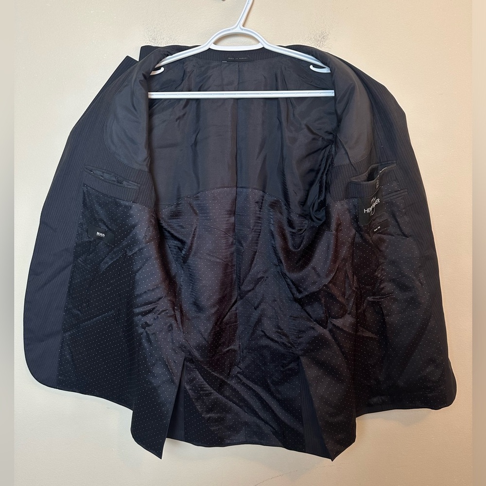 Hugo Boss Size 40R - Picture 4 of 10